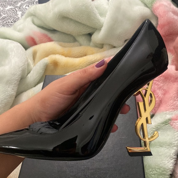 YSL Opyum Pumps in patent leather with gold-tone heel. - Picture 10 of 10